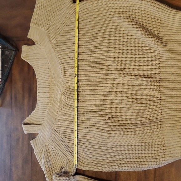 COLD SHOULDER SWEATER NWOT - Picture 6 of 8